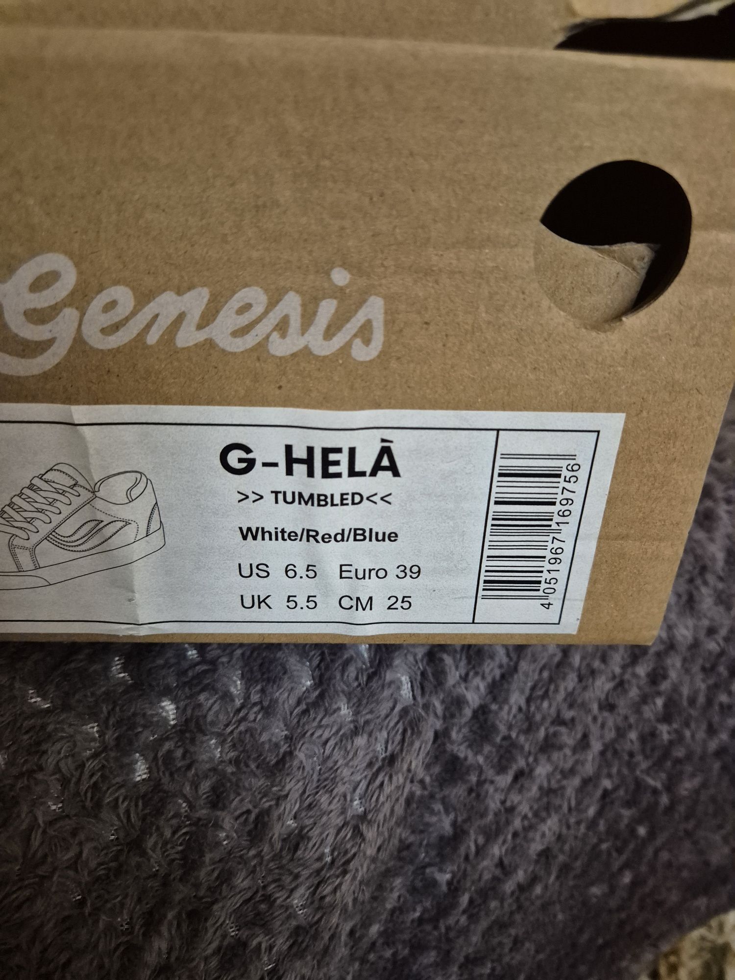 Adidasi Genesis.