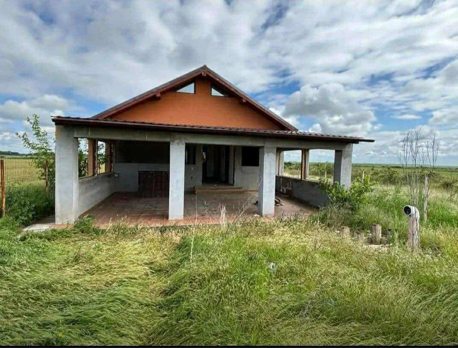 Vand casa urgent zona carcea