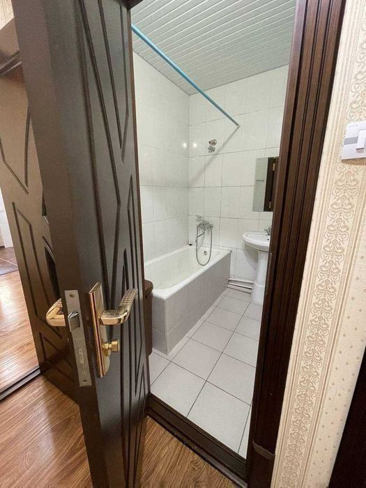 Срочно! 4/4/5 в Сергели 8! Квартира 92 м², дом панельный. Метро - 600м