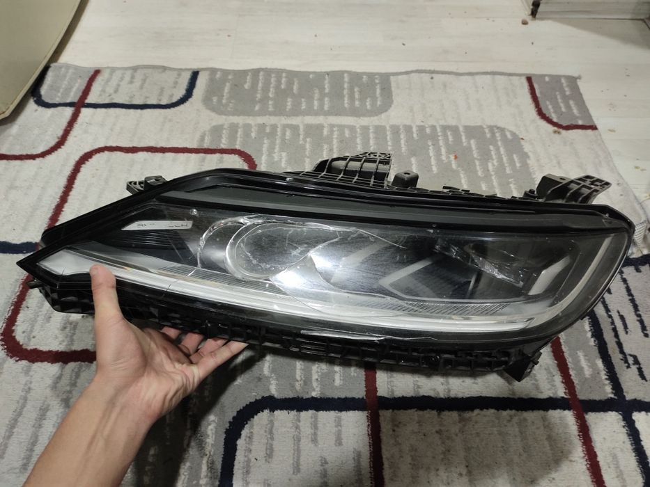 BYD Yuan up oldi chap fara