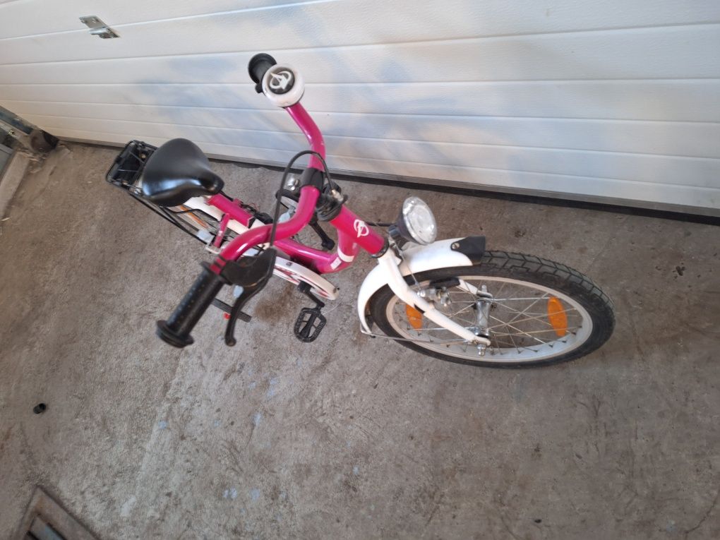 Bicicleta cu roti ajutătoare  pentru fetite de 5-8