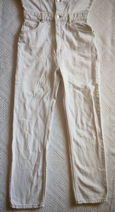 Salopeta blugi marimea XS, purtata de doua ori, impecabila.