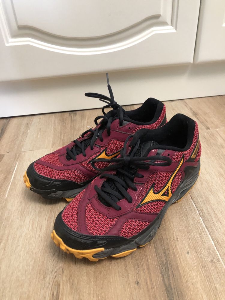 Маратонки Mizuno Wave Cabrakan 4