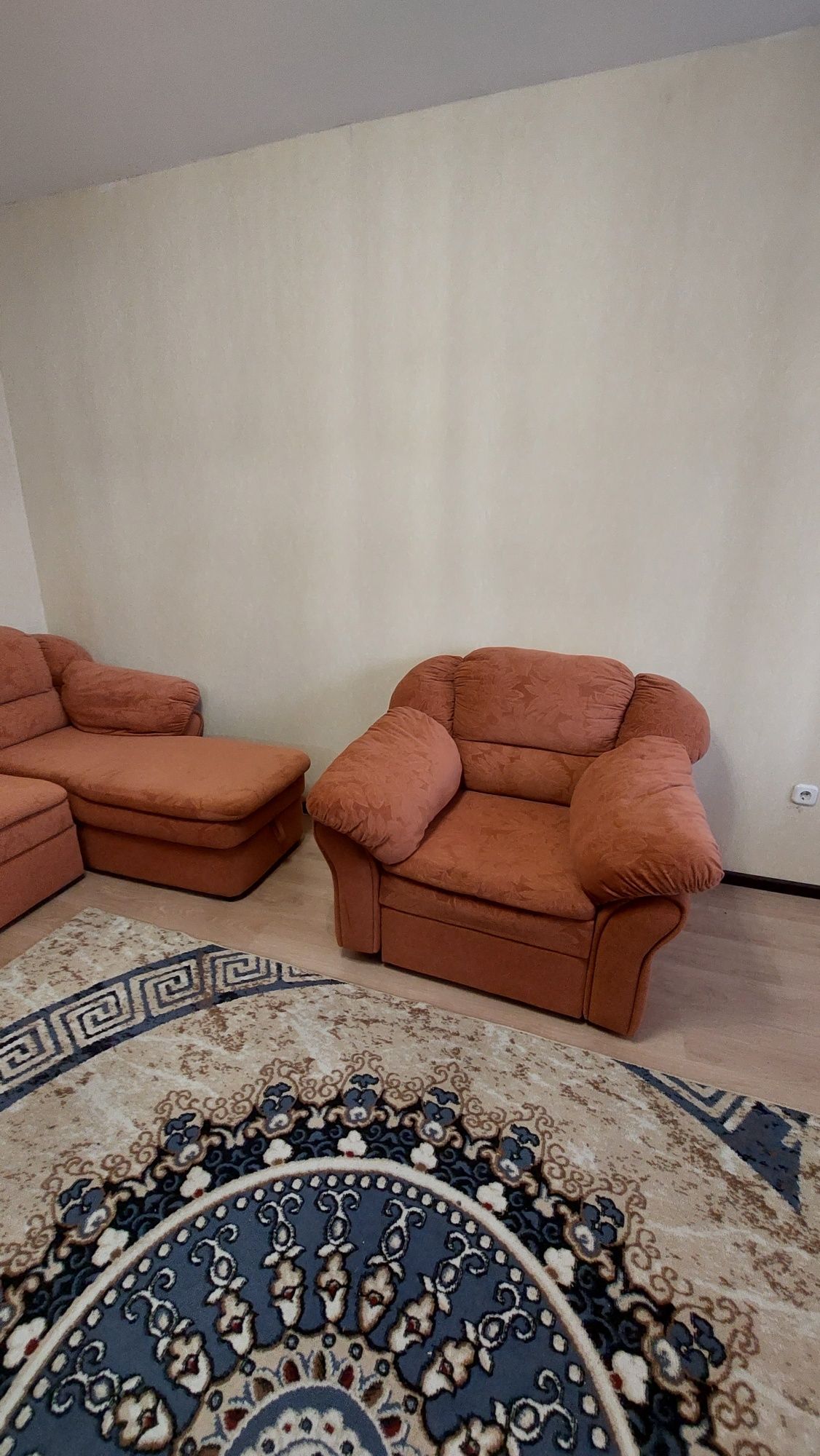 Продам диван с креслом