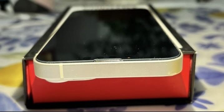 iphone 14 de culoare albă 128gb 84 %.