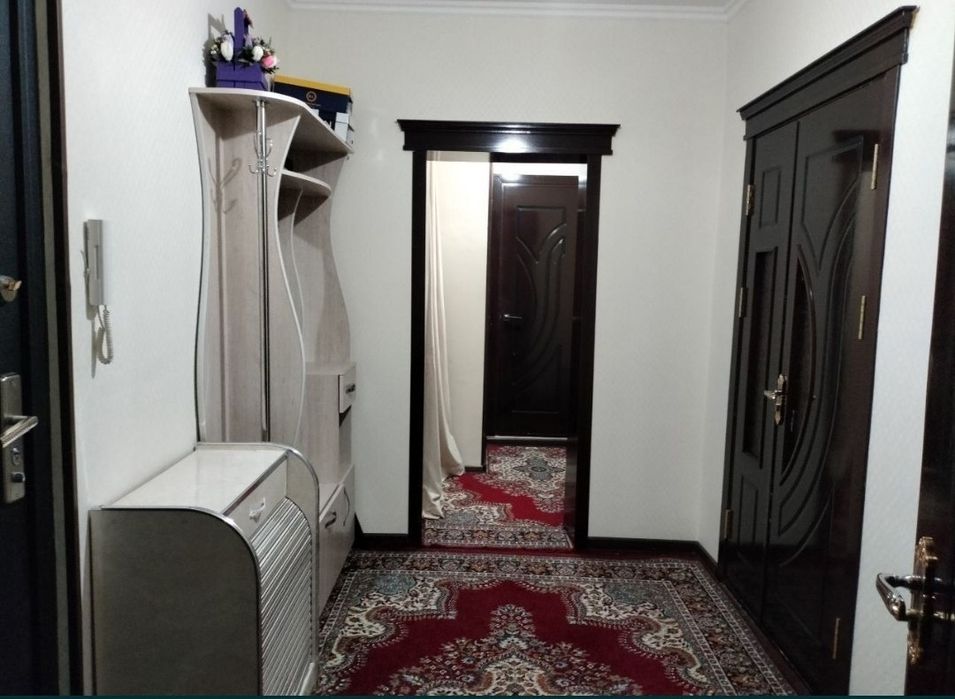 3/4/9 (4-этаж). Сергели 8. Квартира 80 м². Метро 500 м.