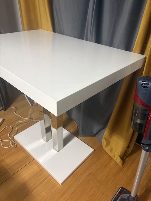 Masa moderna inalta-alb lucios,design minimalist