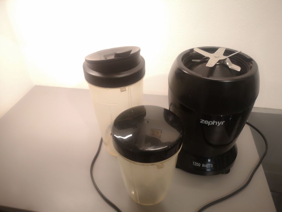 Блендер Zephyr 1200 W с 2 чаши и капак за пиене за изпът