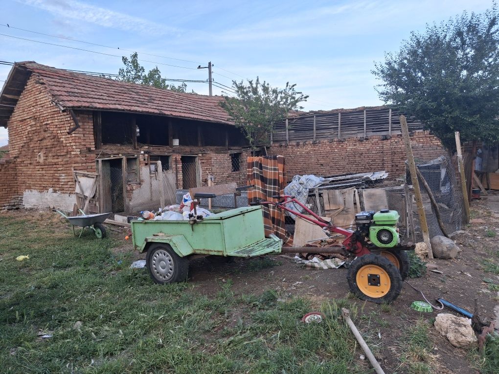 Продавам къща с. Бреница