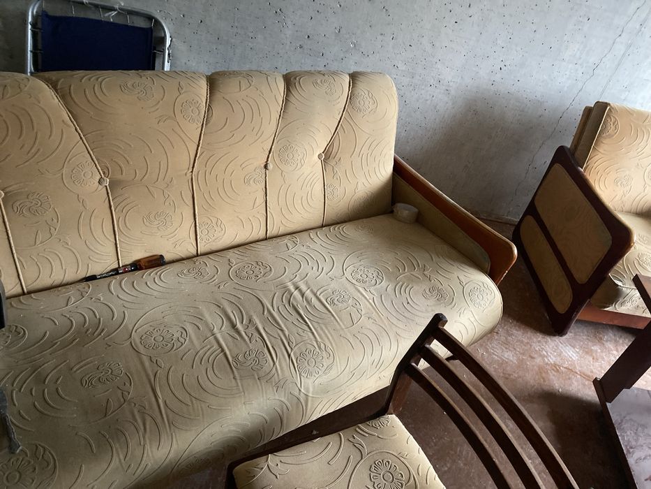 Мебель, 2 дивана , 1 кровать , самовывоз бесплатно , этаж 3 лифт есть