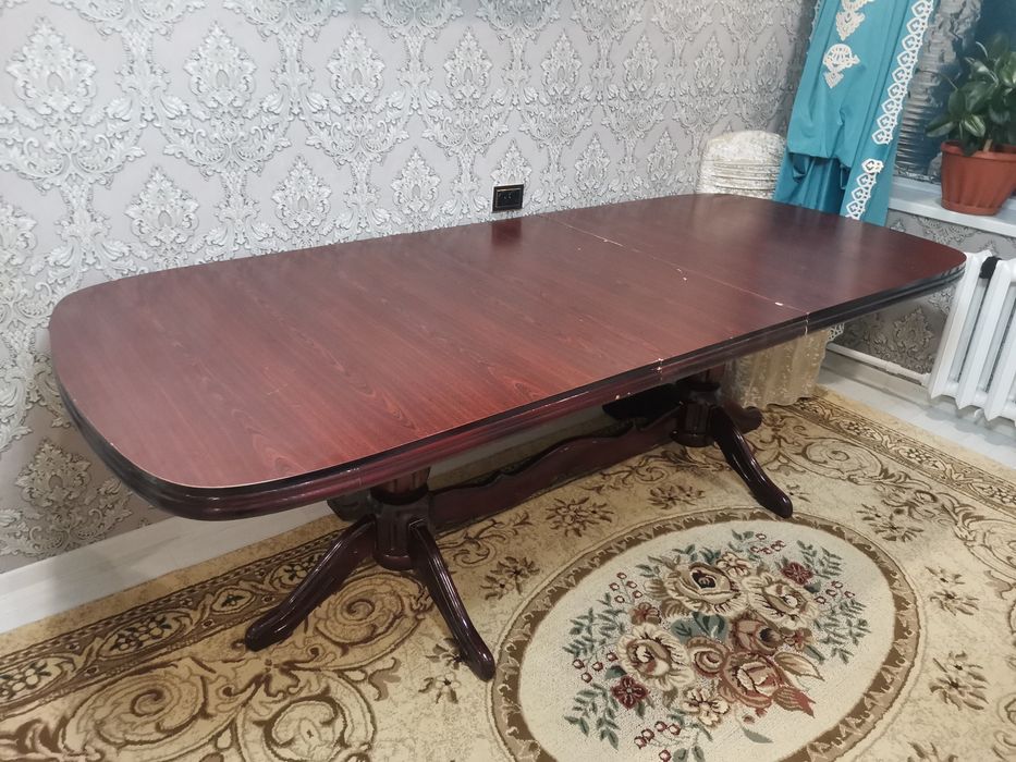 Стол для гостинный