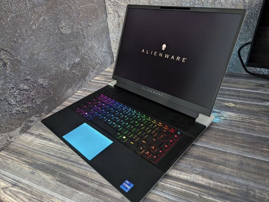 Alienware x16 R1, 13700h, 4070, 16gb, 1t, like new