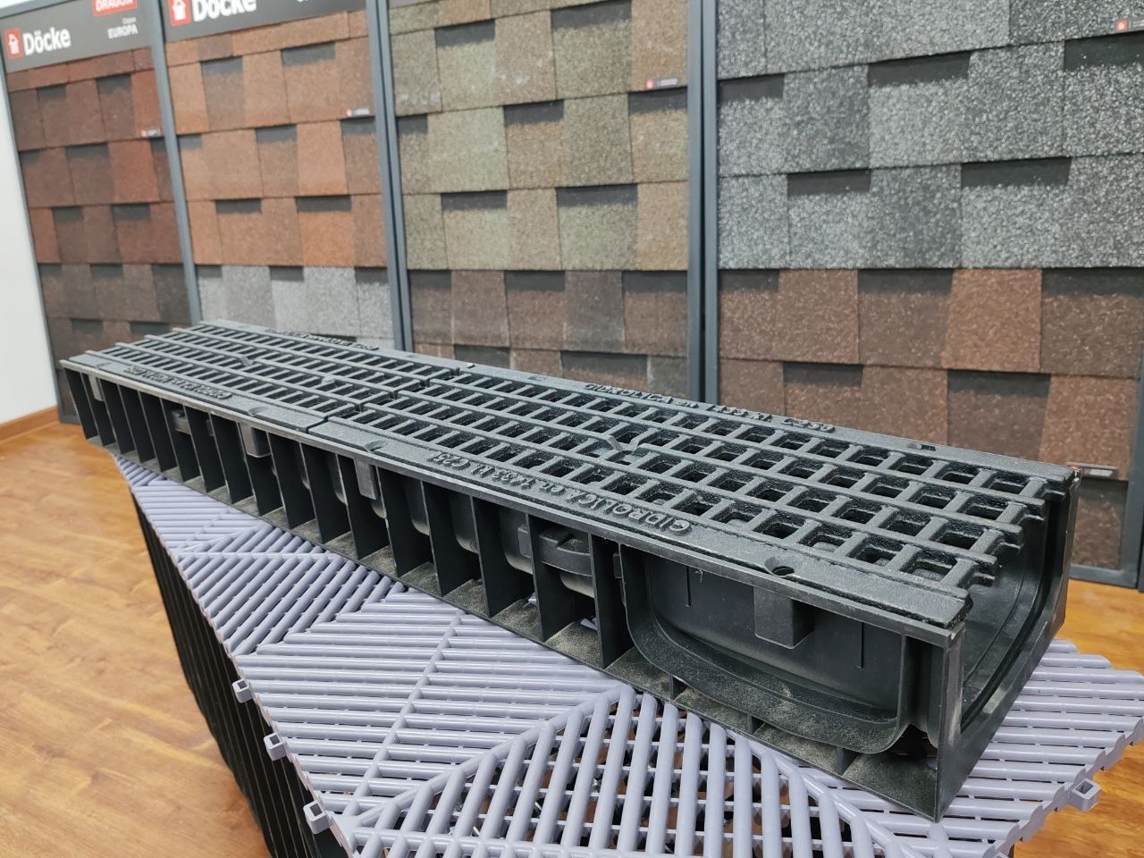 Лоток DN150 H120 пластик+ решотка чугун ч-50 С250 (20 тонна) Гидролика
