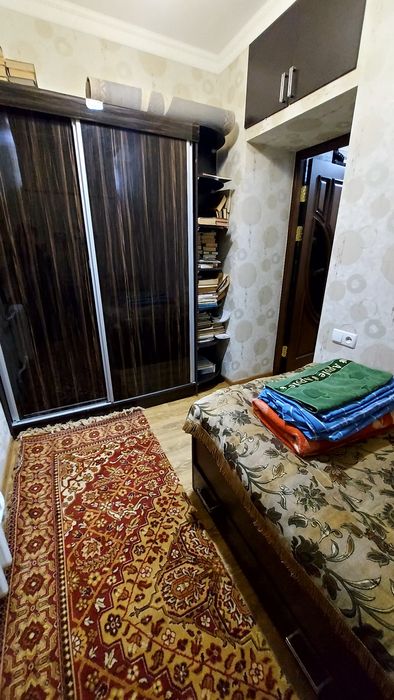 Сдается 1ко переделаная в 2 х в районе Вокзала ориентир"Киви"магазин.