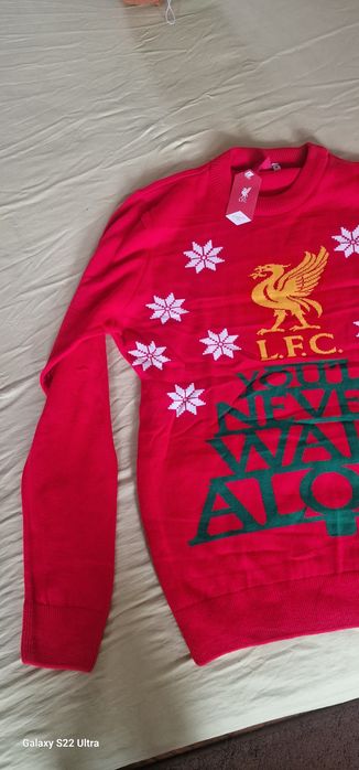 Фанелка на фк Ливърпул коледна.