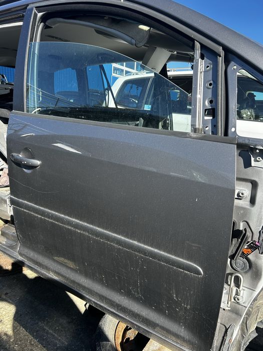 Ușă dreapta față Volkswagen Touran 2012