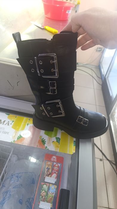 Продам сапоги новые