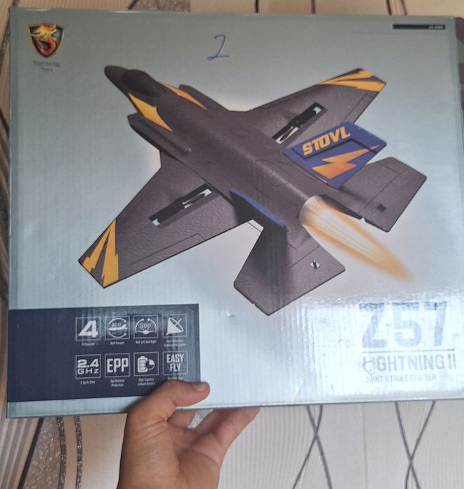 Продаётся радиоуправляемые 4х канальный истребитель f-35