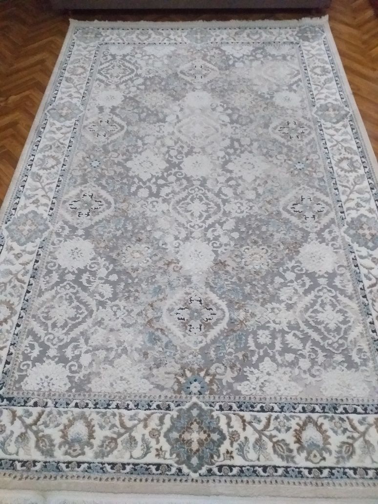 Продаётся турецкий ковёр 2×3