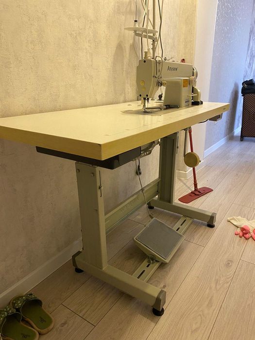 Продам швейную машину