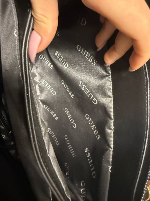 Продавам чанта на Guess, чисто нова, не е използвана!!