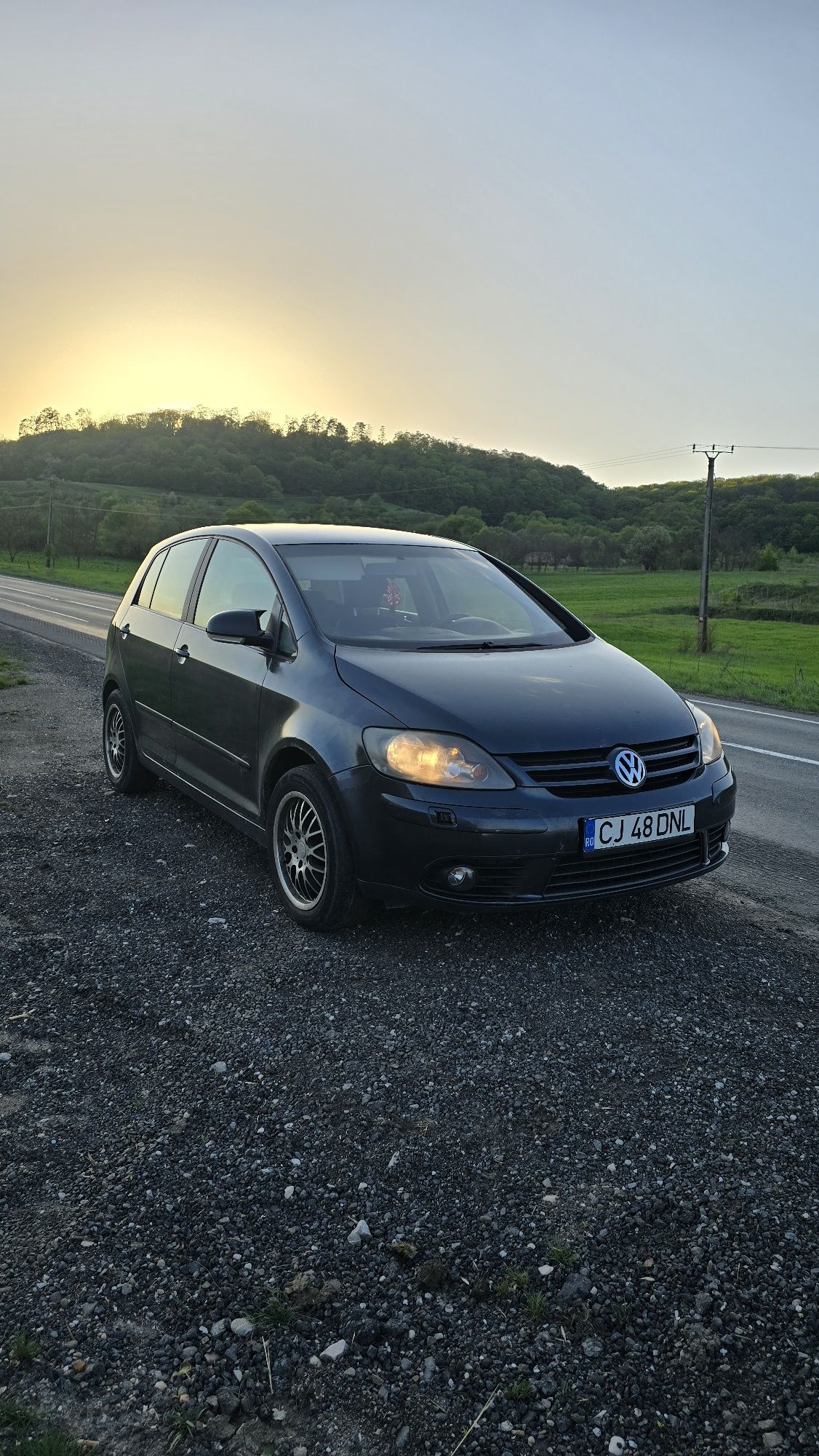 Vând sau schimb golf 5 plus