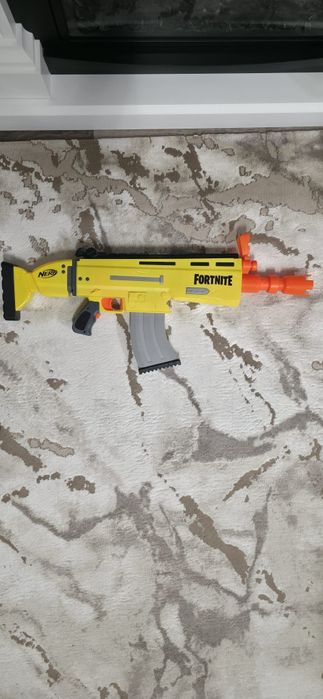 Vând pistol mitraliera Nerf Fortnite