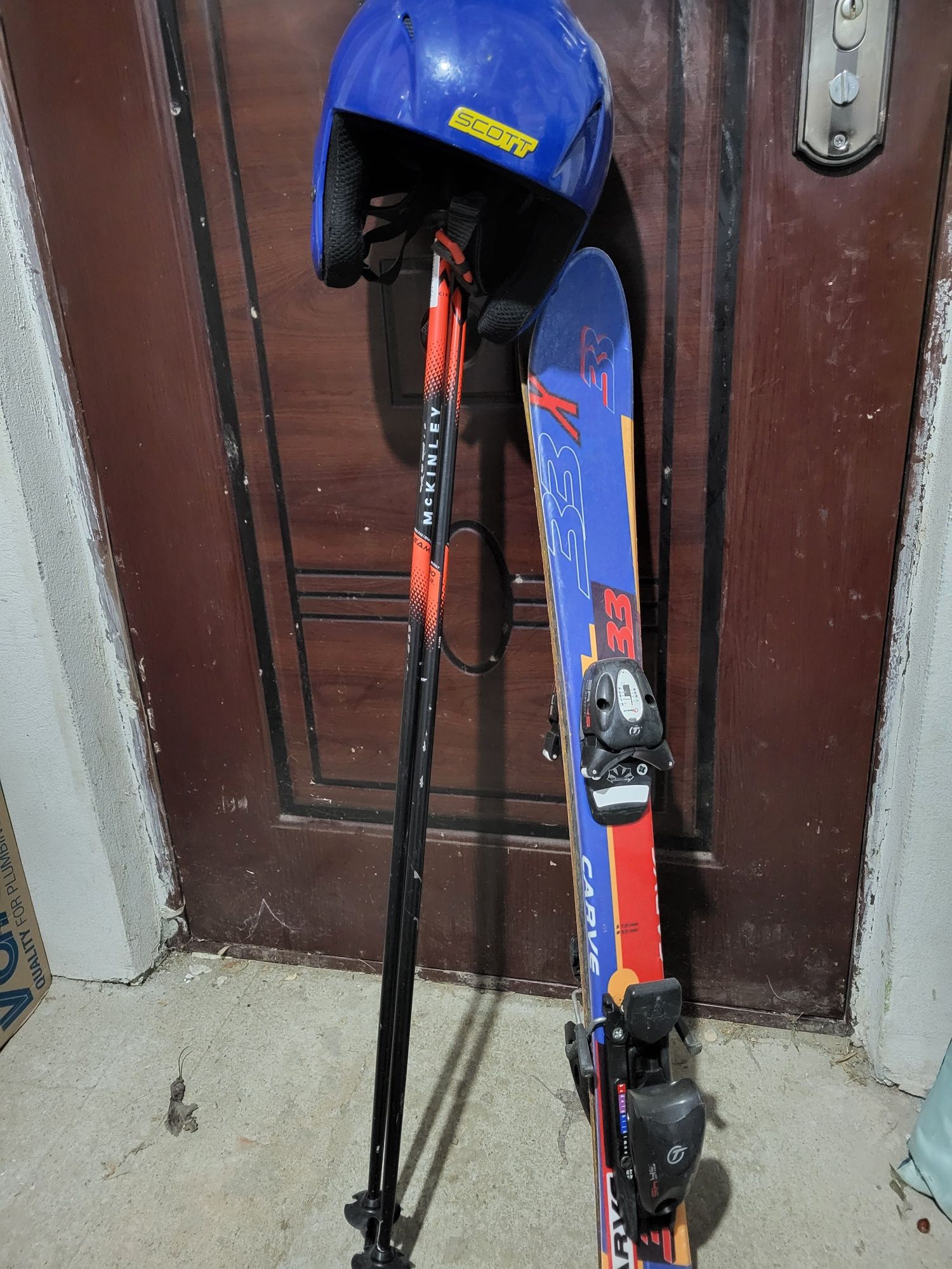 Vând echipament ski copii(schiuri, casca, bete)
