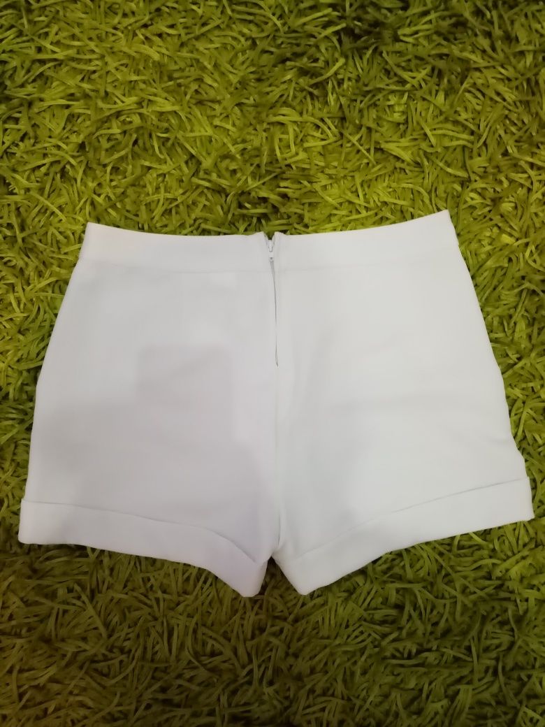 Pantaloni scurti Zara