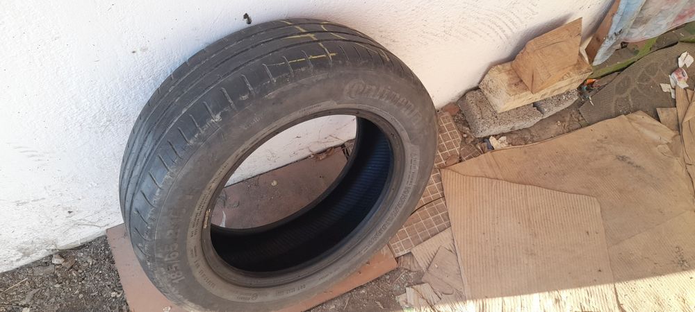 Vând anvelope Dacia Logan