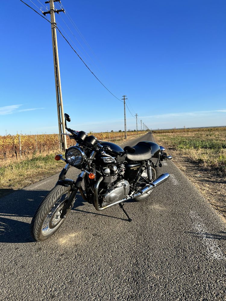 Vand Triumph Thruxton 900 caffe racer