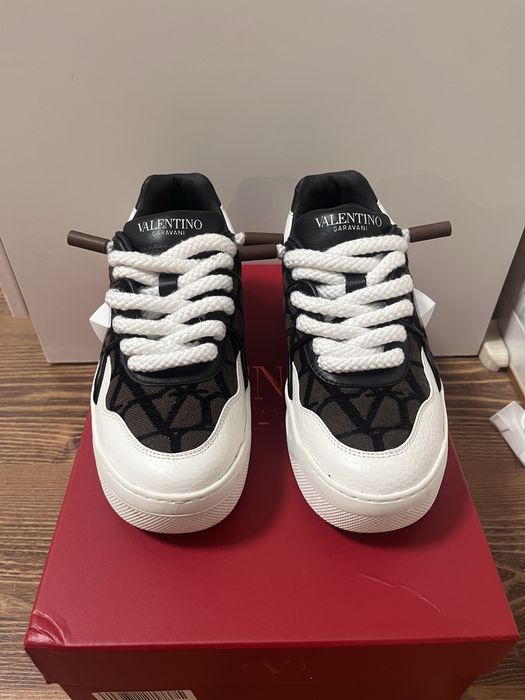 Adidasi Valentino Garavani