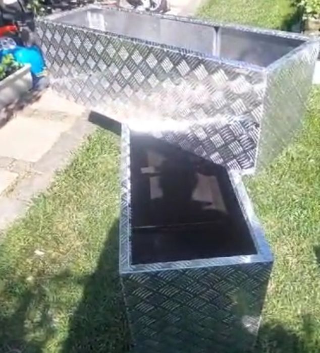 Ghivece și jardiniere mari din tabla Aluminiu striata, foi mari tabla