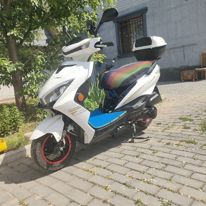 Продам мопед м8 про мотор Лия