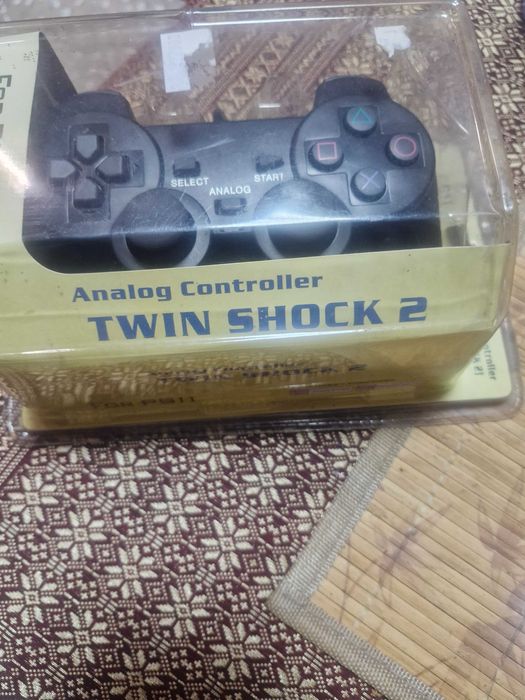 Продава се джойстик за Playstation 2