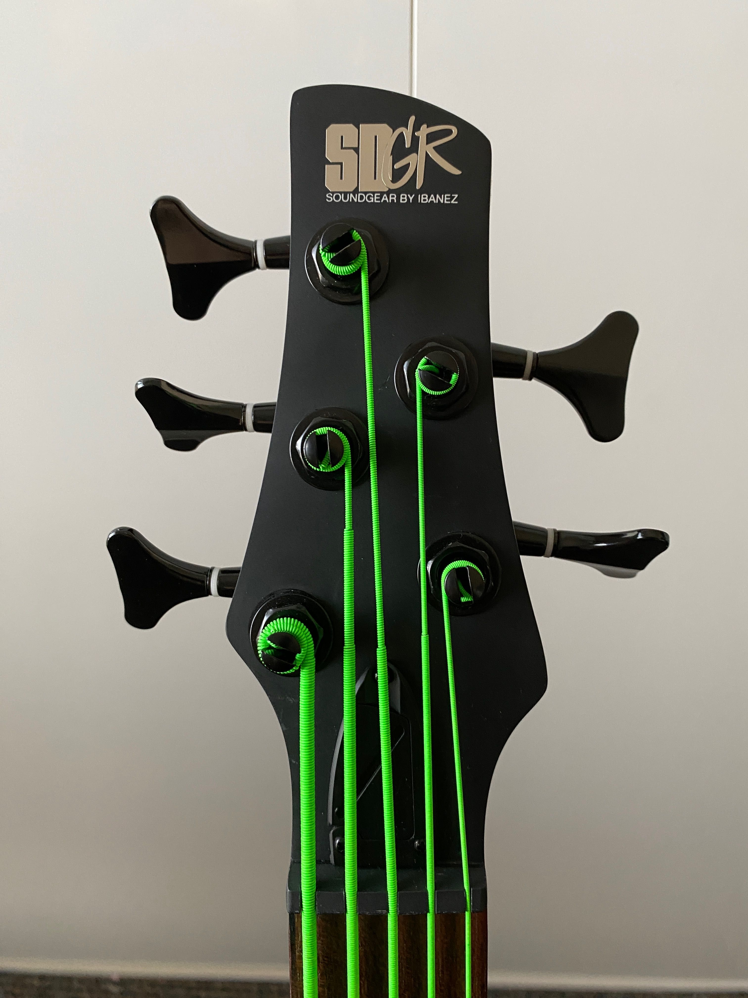 Бас китара Ibanez SR305EB (Комплект: калъф, струни)