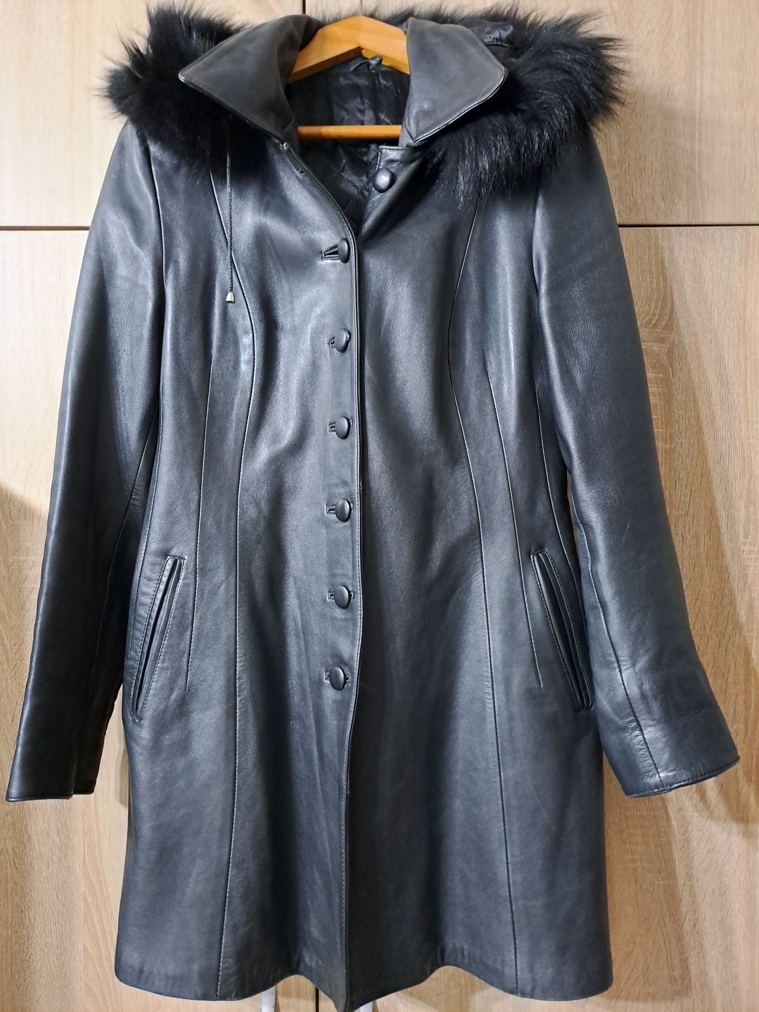 Дамско палто от естествена кожа, размер Л, цена 80лв