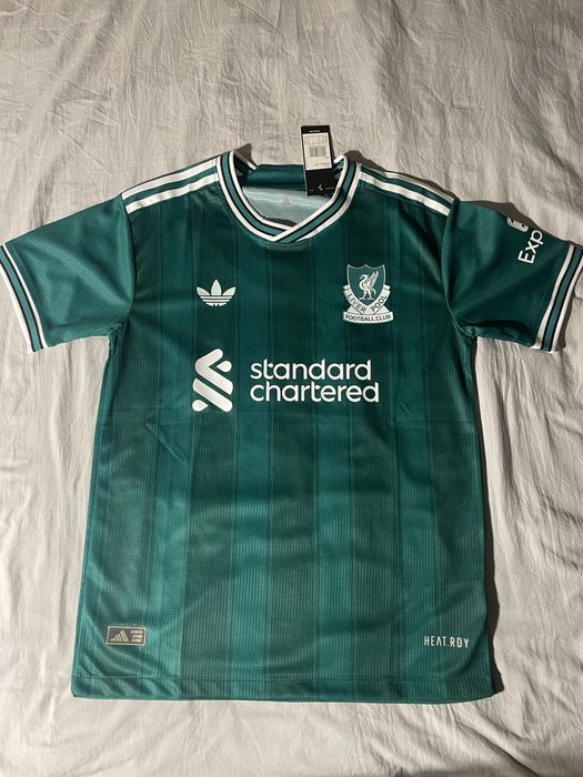 Чисто нови футболни тениски!