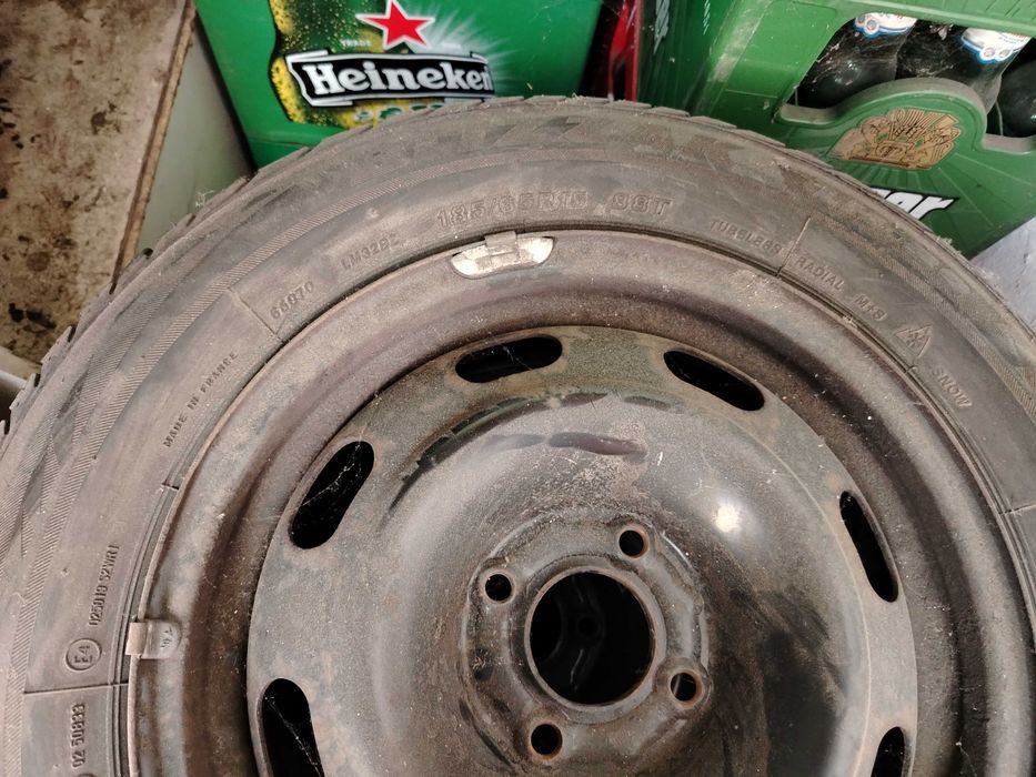 Vând cauciucuri 185/65R15