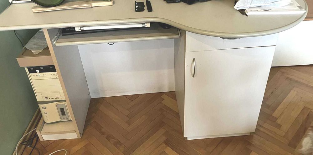 бюро за компютър и стол