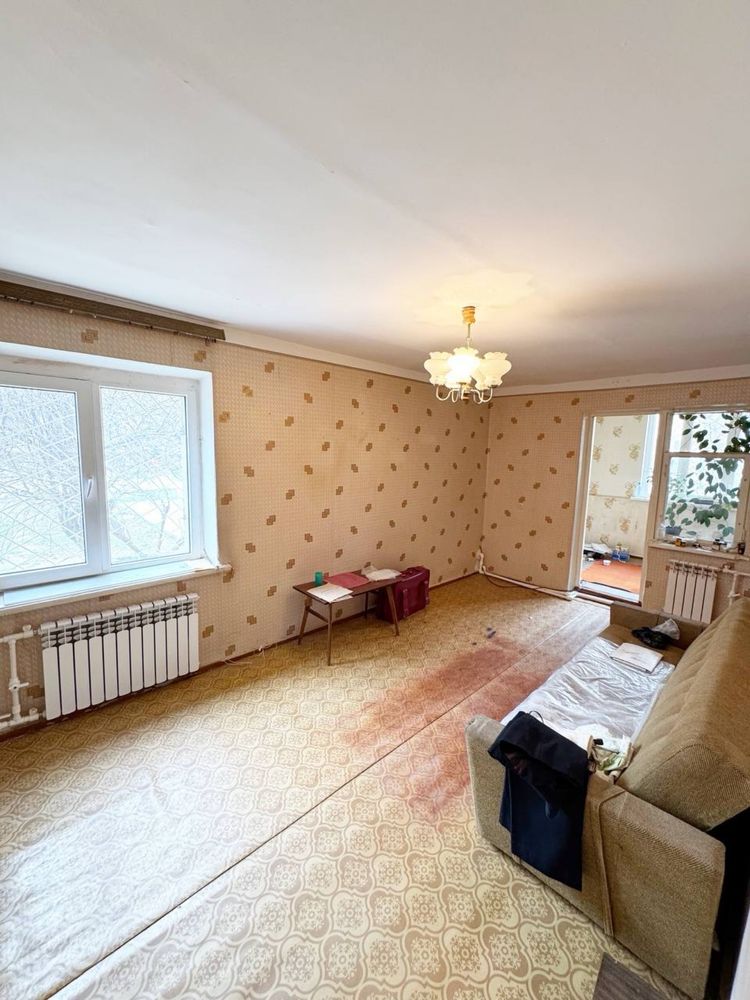 Прадаётся 1х 44м² Октяабирь базар кирпичный дом можно через банк