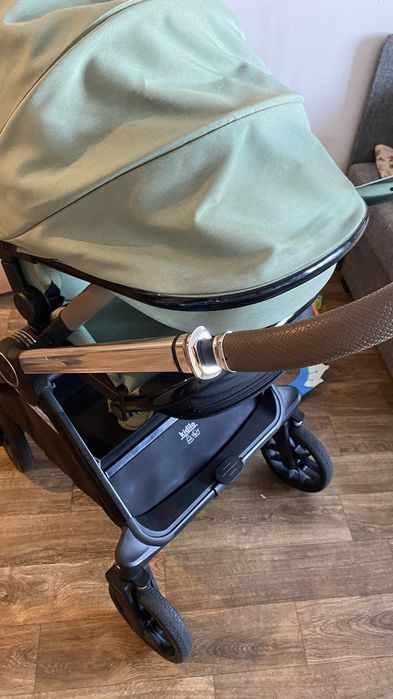 Детская прогулочная коляска