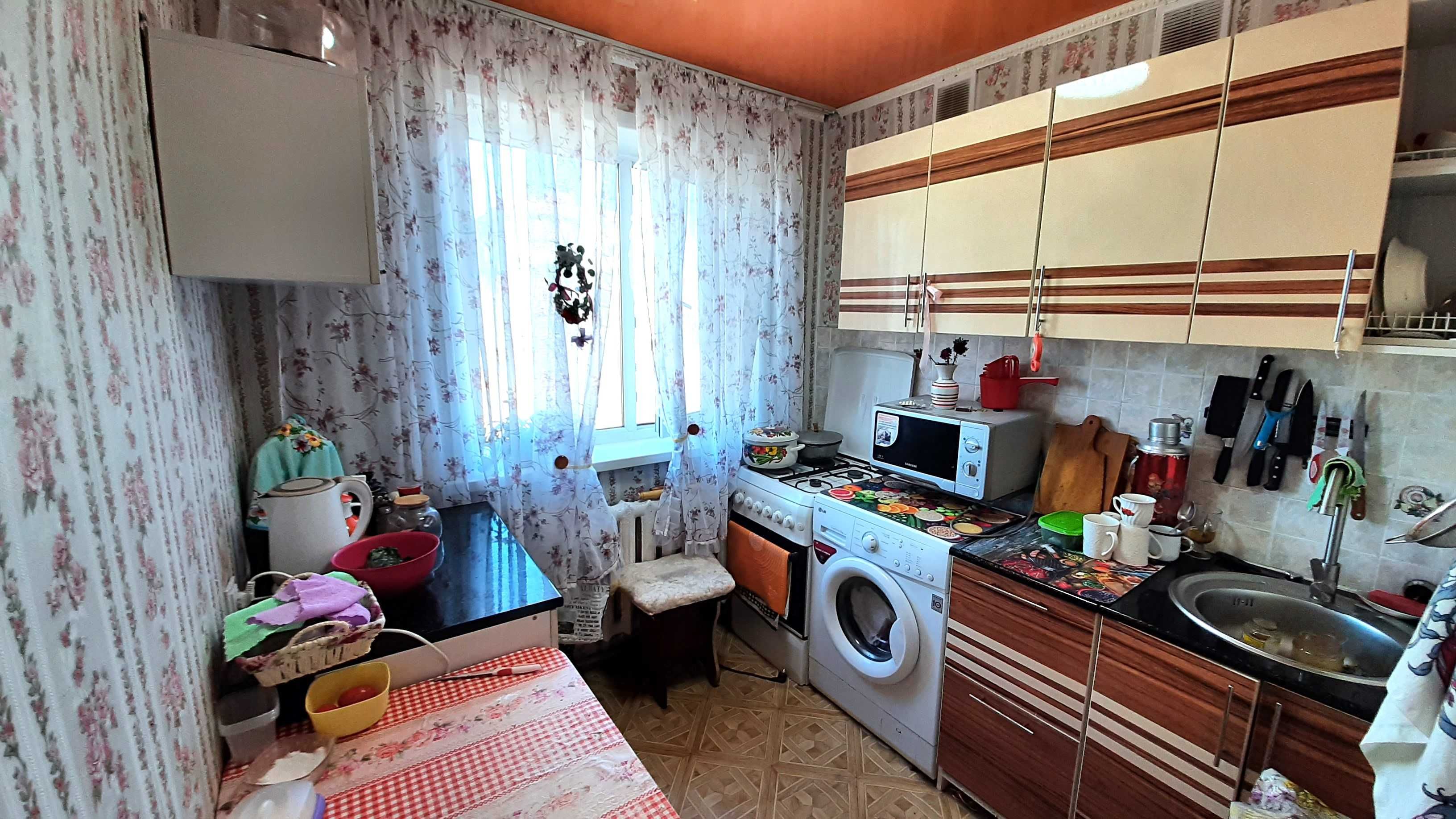 Продам 3-х комн. в 7 мкр. или обменяю на 2-х на 2-3 этаже