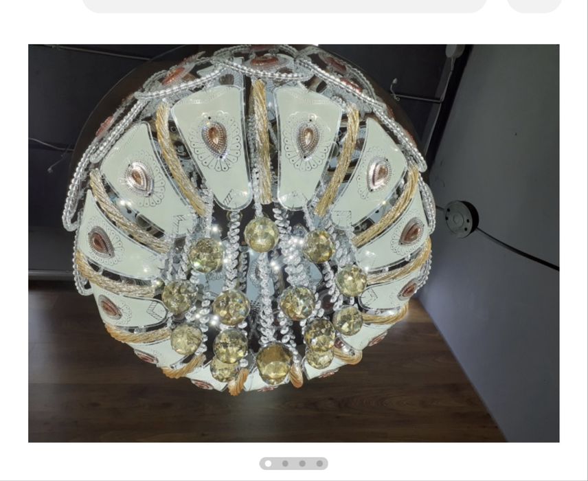 Продам люстрю