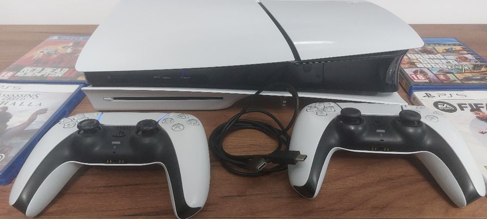 PlayStation 5 - 2 manete - 4 jocuri - casti