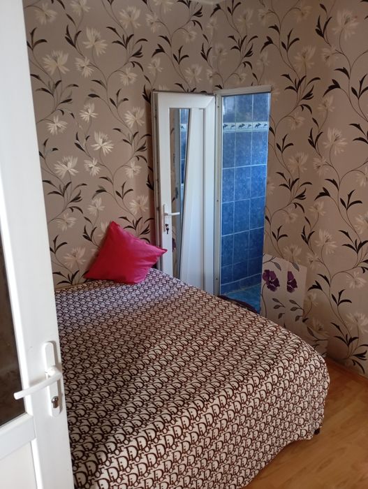 Vând garoniere douo cu hol intr ele sector 5 Zăbrăuțului Nr 5