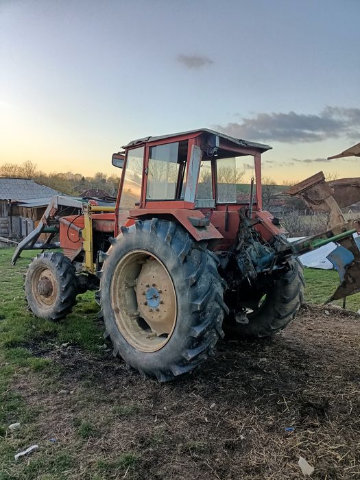 Vand sau schimb tractor Renault