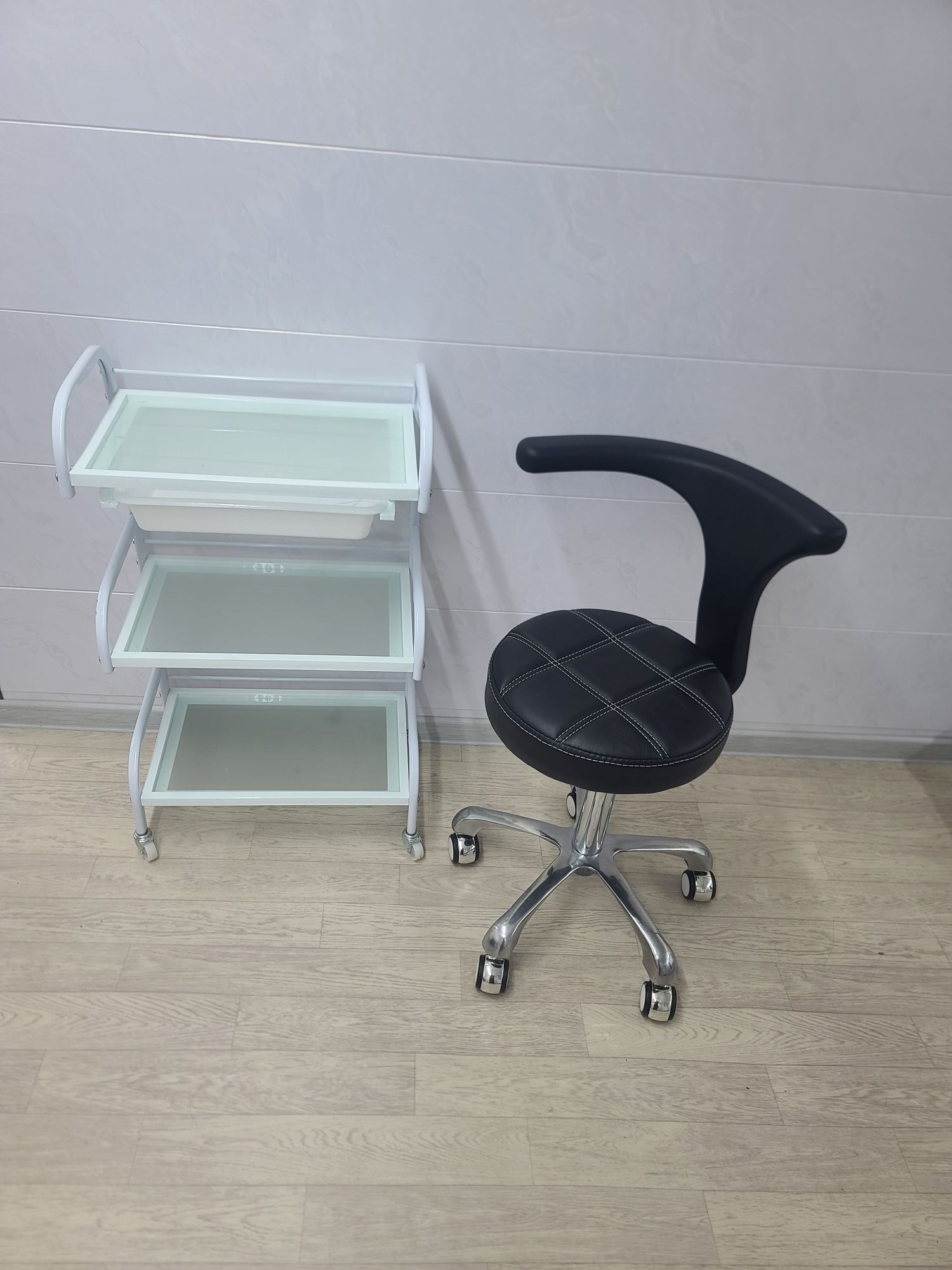Salon mebel bor sotiladi
