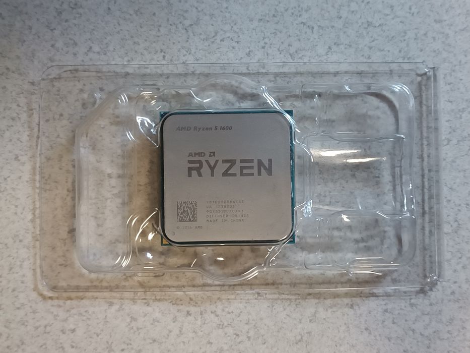 Процесор Ryzen 5 1600 + стоков охладител