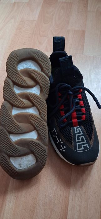 Adidași Versace, noi fara etichetă